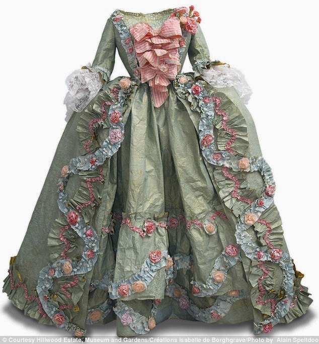 Pret a Papier by Isabelle de Borchgrave