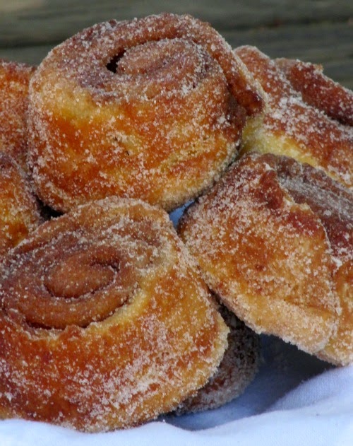 Morning buns in a white bowl.