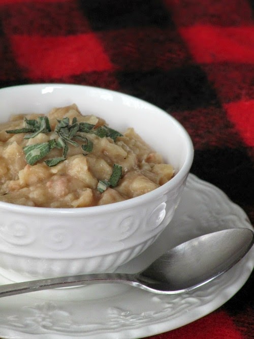 Easy Slow Cooker White Bean and Ham Soup