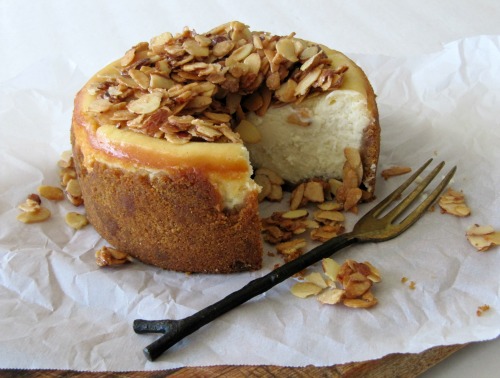 amaretto-cheesecake-almond-topping.jpg