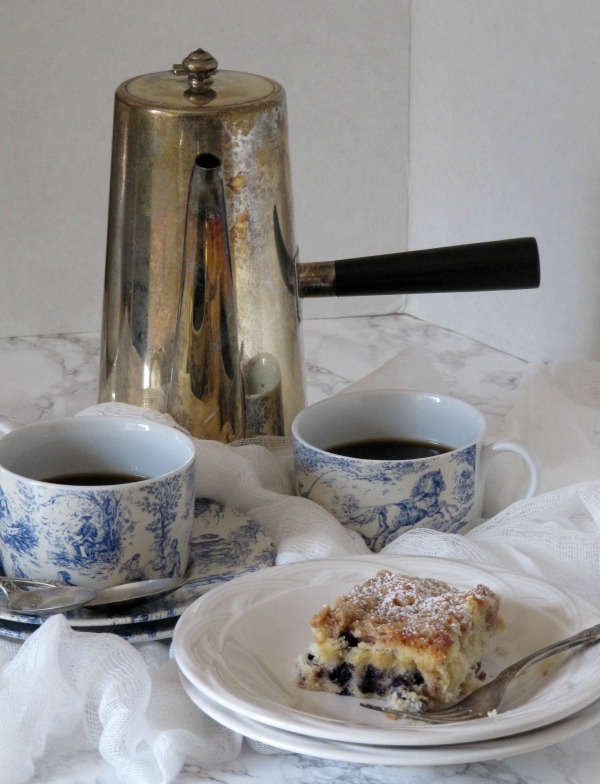 One Bowl Mixed Berry Crumb Cake