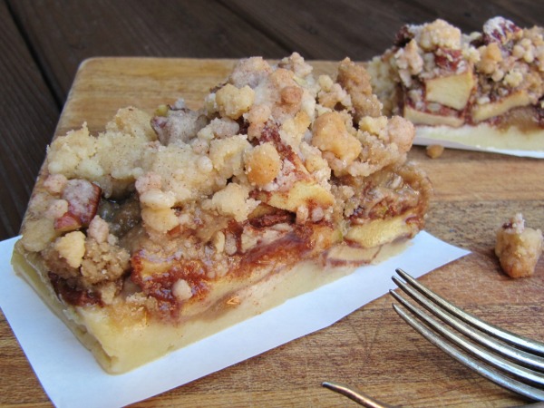 Apple Crisp Shortbread Bars