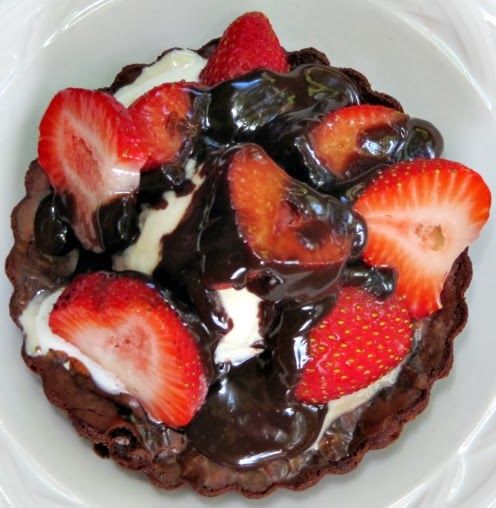Brownie sundae with strawberries. 