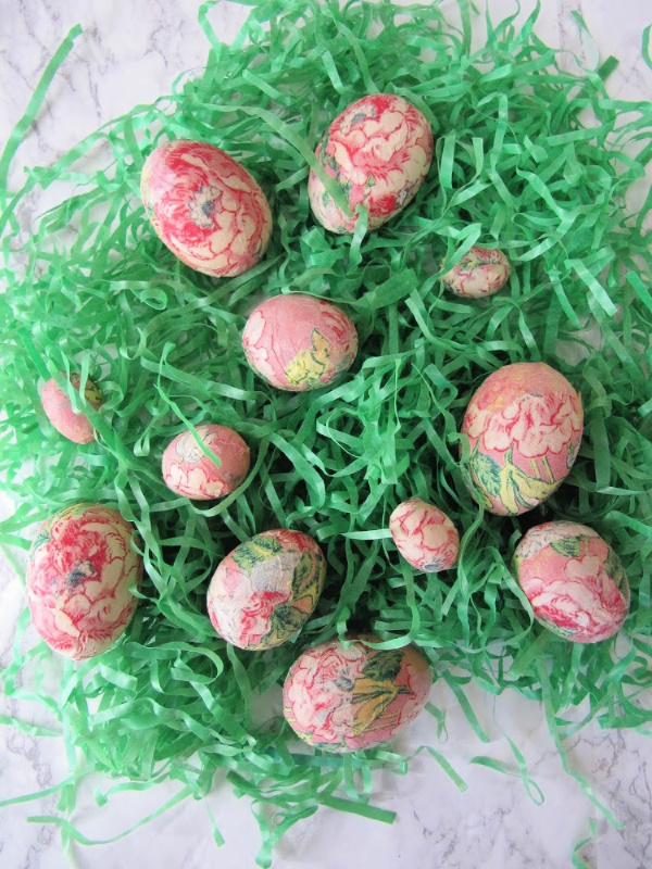 Easter grass and eggs