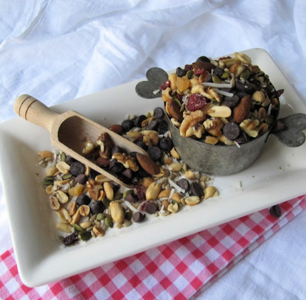 Healthy Trail Mix for Back To School
