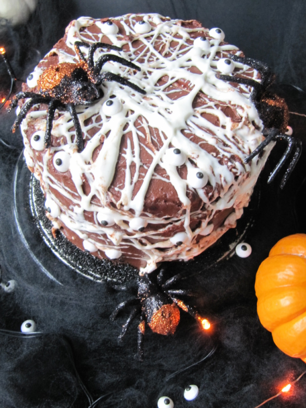 a-marshmallow-spider-web-cake