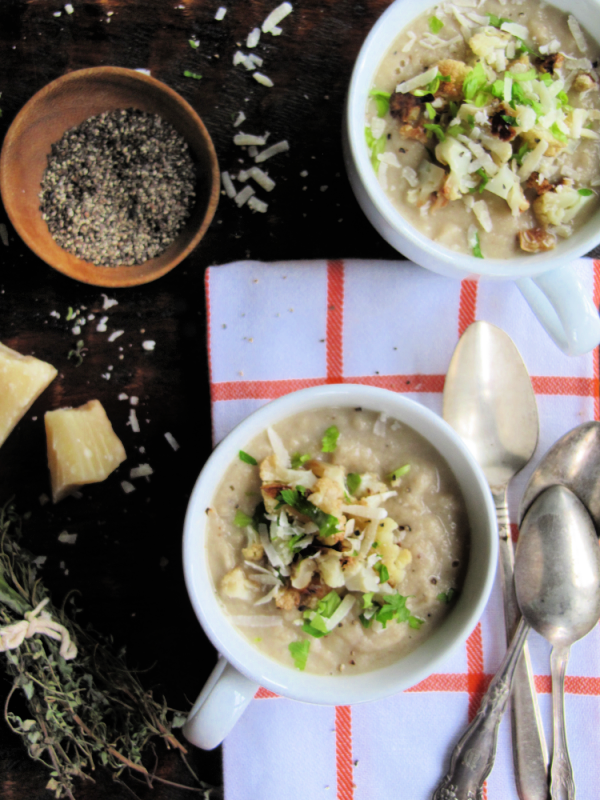 Creamy-cauliflower-chicken-and-leek-souo