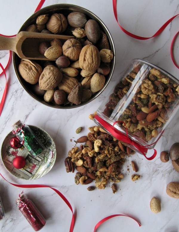 Rosemary-tarragon-spicy-mixed-nuts-jar