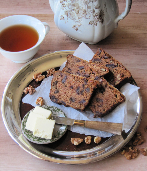Classic Old Fashioned Date and Walnut Bread Recipe