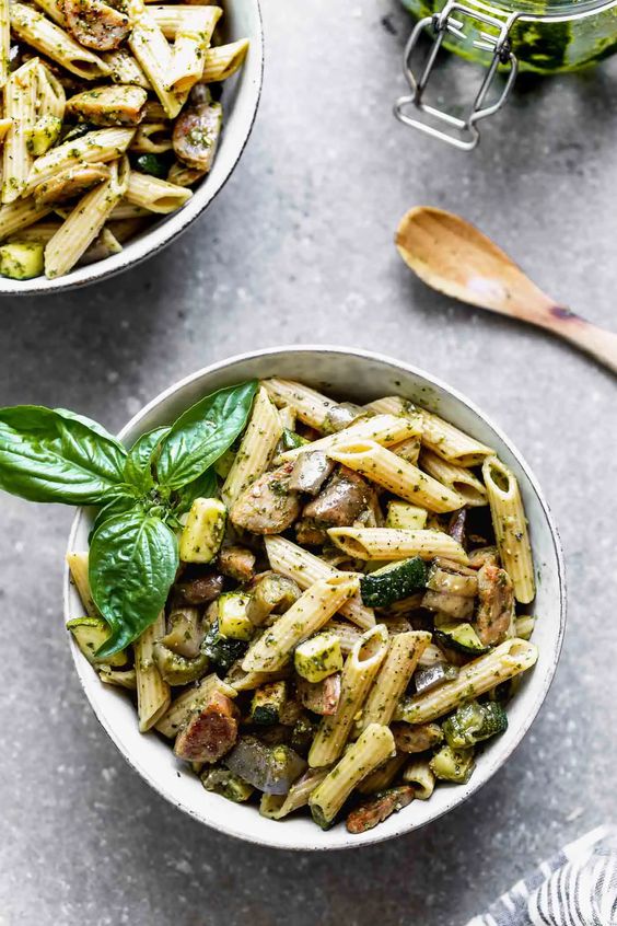 PASTA WITH CHICKEN SAUSAGE AND ROASTED VEGGIES (5-INGREDIENTS!)