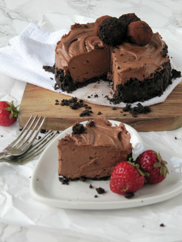 no bake chocolate cheesecake, 10 easy and delicious Valentine's Day Desserts. 