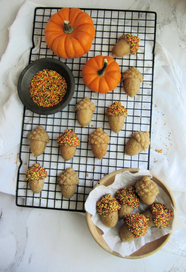 maple spiced acorn cakes with sprinkles