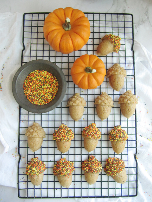 maple spiced acorn cakes with sprinkles