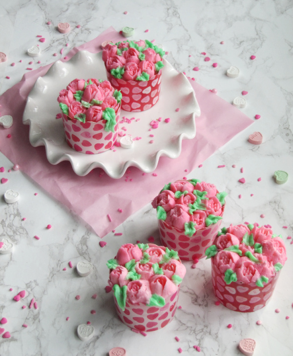 easy valentines day Russian pipping tip flower cupcakes