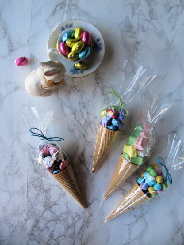 Easter-favors-cones-candy