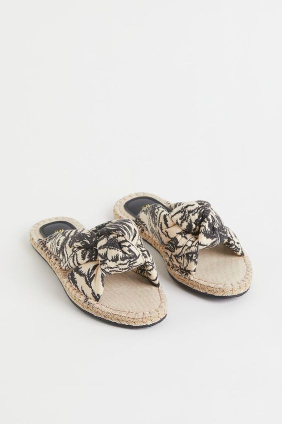 monday musings black and white sandals 