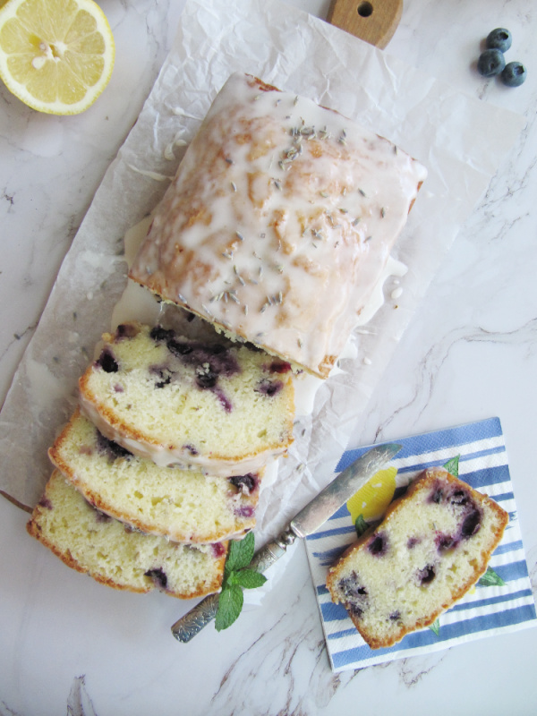 BLUEBERRY LEMON LAVENDER BREAD with two cups of blueberries and lemon slices