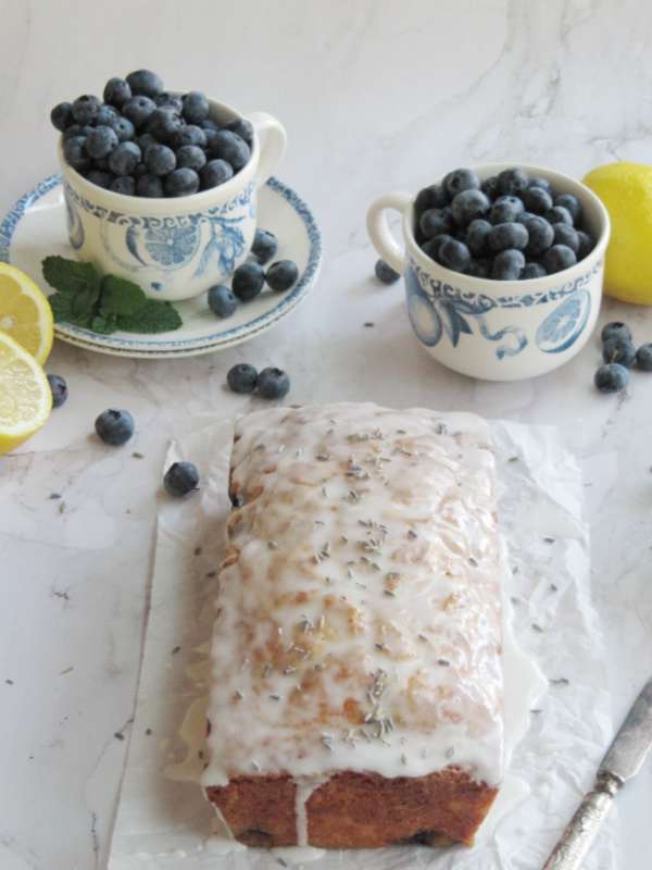 BLUEBERRY LEMON LAVENDER BREAD with two cups of blueberries and lemon slices