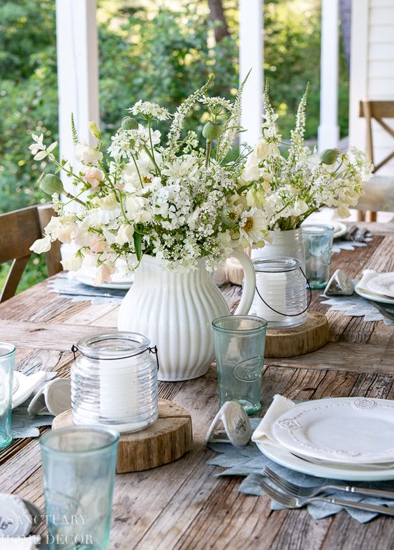 blue and white tablescape