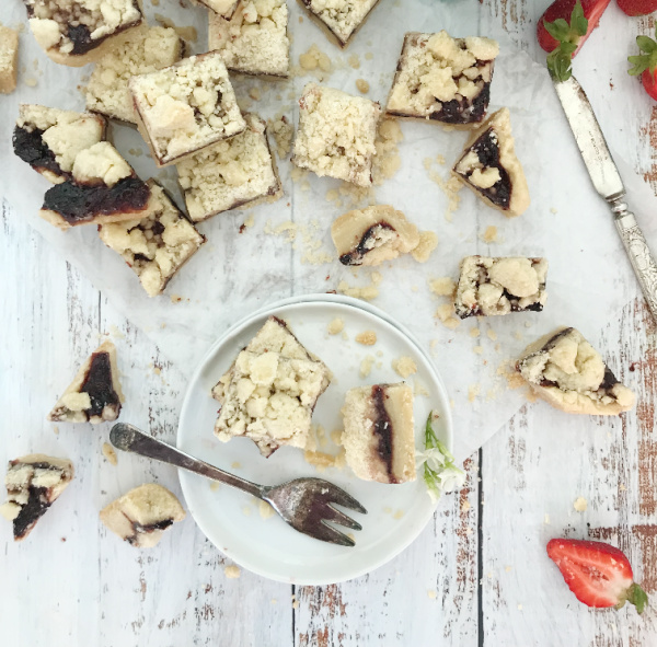 roasted strawberry crumb bars