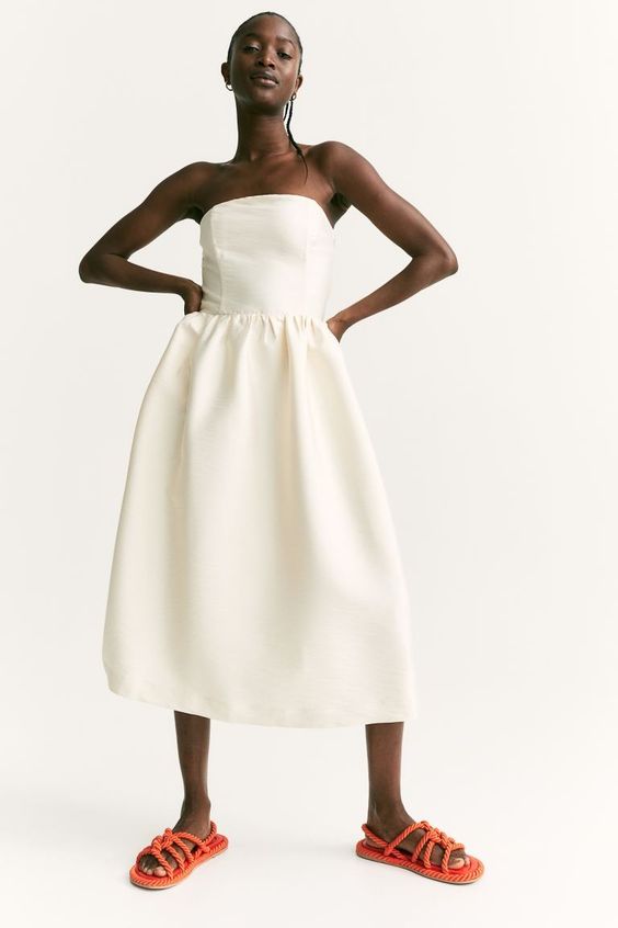 Ivory sleeveless dress worn with orange sandals