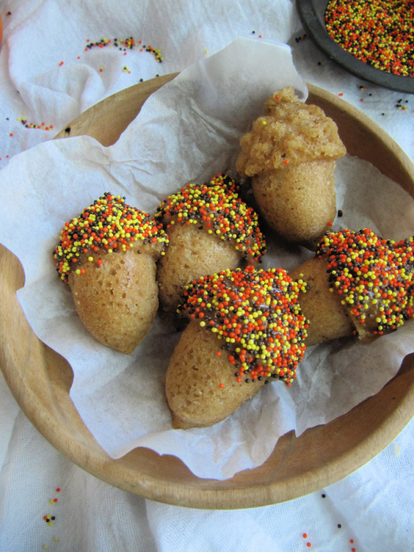 Acorn Cakelets 