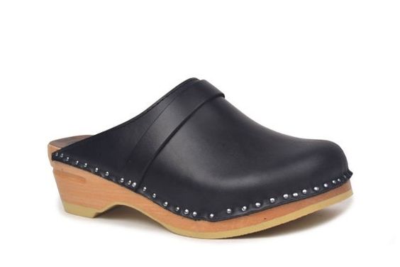 weekend meanderings black leather clogs