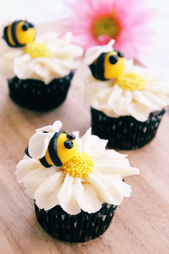 weekend meanderings bee cupcake on a flower