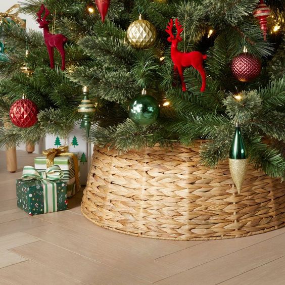 Monday Musings wicker christmas tree collar