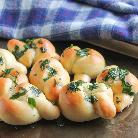 soft garlic knots