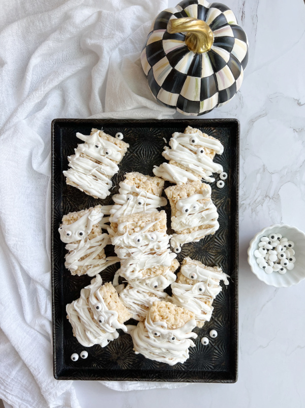 white chocolate mummy Rice Krispie treats