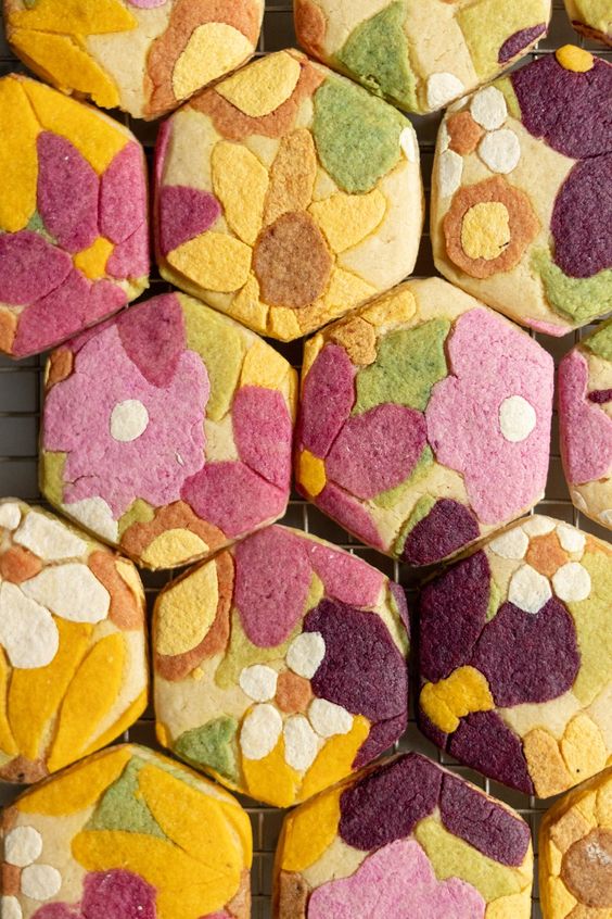 Flower cookies.