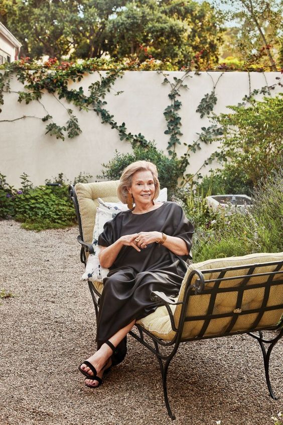 Suzanne Rhrinstein