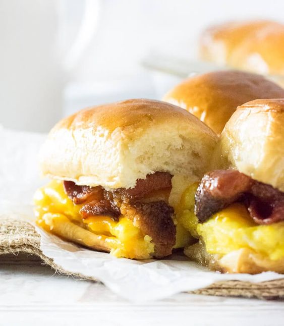 Hawaiian Roll Breakfast Sliders