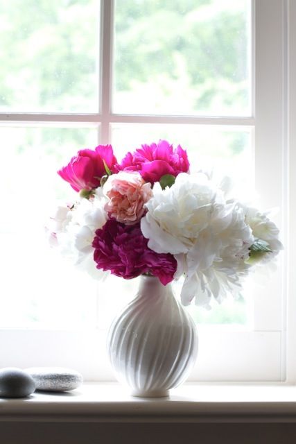Francis Palmer white vase pink white flowers. 