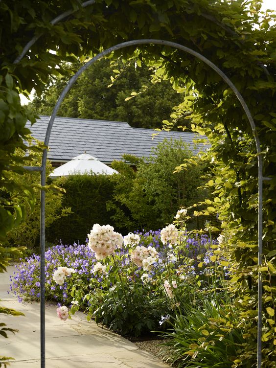 Southrop Manor gardens