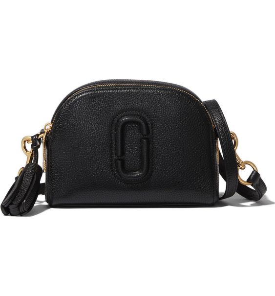A black cross bogy bag.