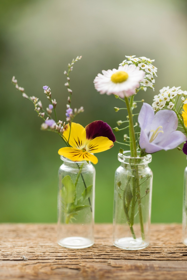 Two small glass vases with flowers.