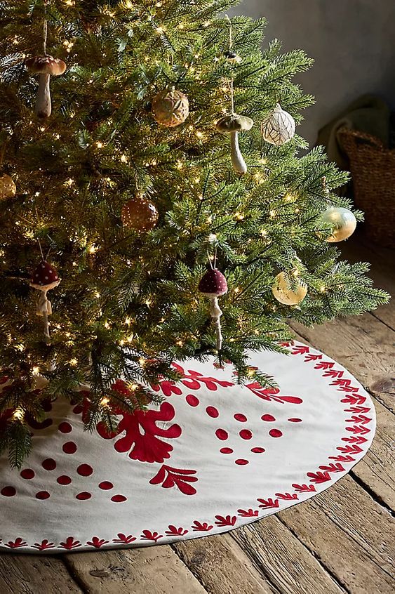 Red and White Christmas Tree Skirt