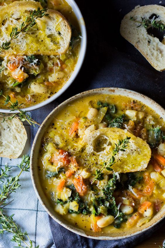 uscan Ribollita soup (Ribollita Toscana) is an Italian, vegetable & white bean soup. 