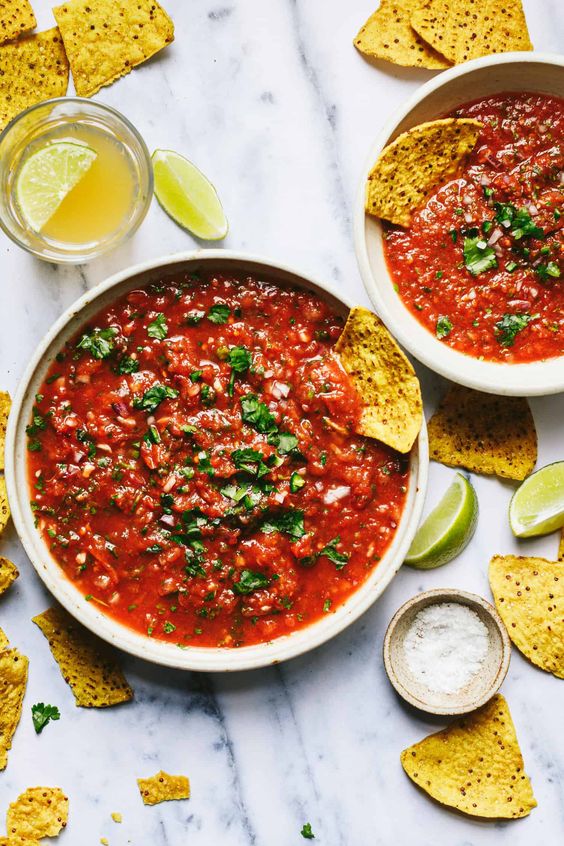 Blener salsa with chips and limes. 