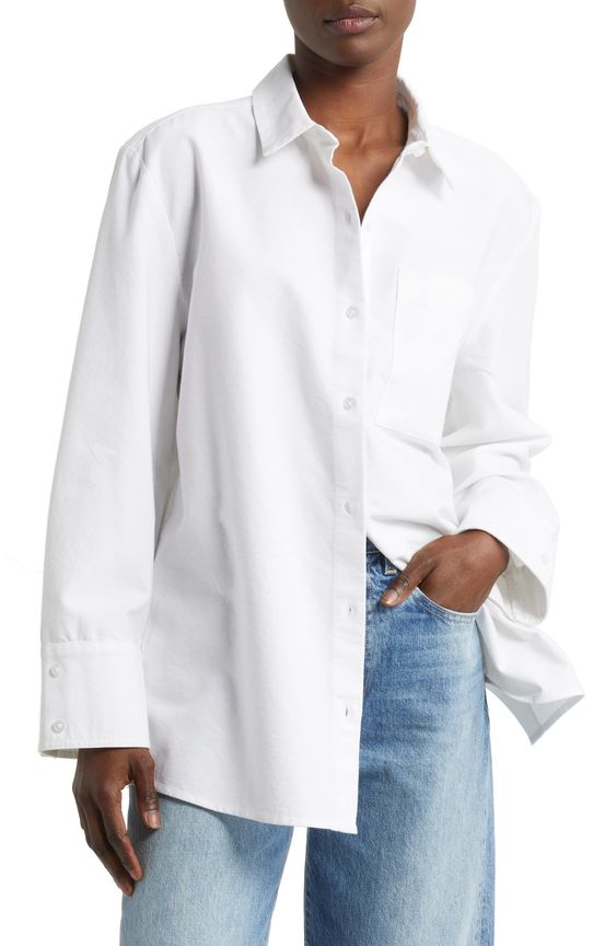 Woman wearing a white shirt and jeans