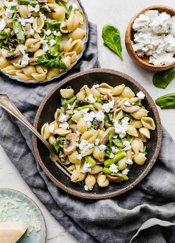 ASPARAGUS SPINACH PASTA in two bowls. 