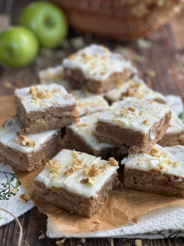 Apple cinnamon blondie bars.