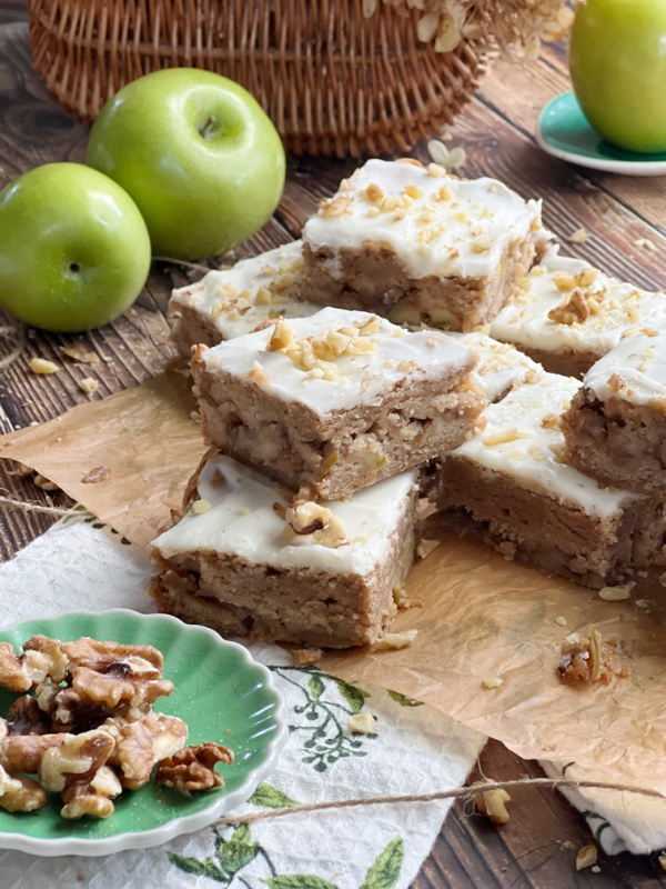 apple blondies on a pile with green apples.