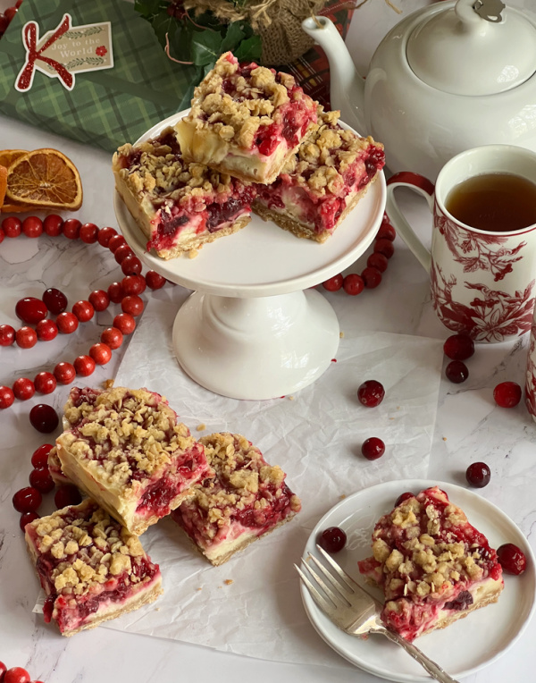 Easy Cranberry Cheesecake Bars with Crumble Topping