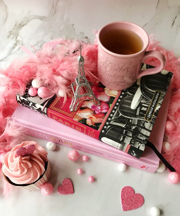 Books-pink-mug-eiffel-towner-cupcake