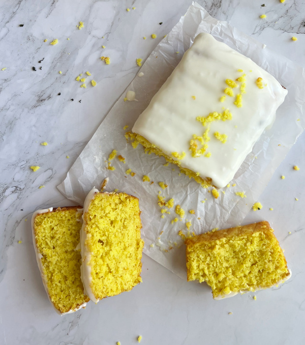 emon loaf cake sliced.