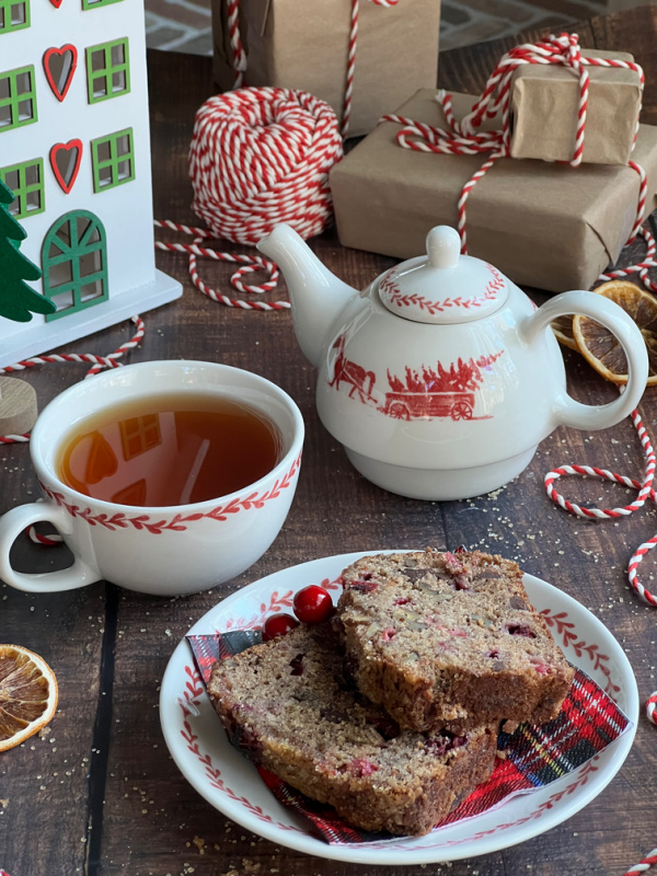 Spiced Apple Cranberry Bread with Streusel Topping